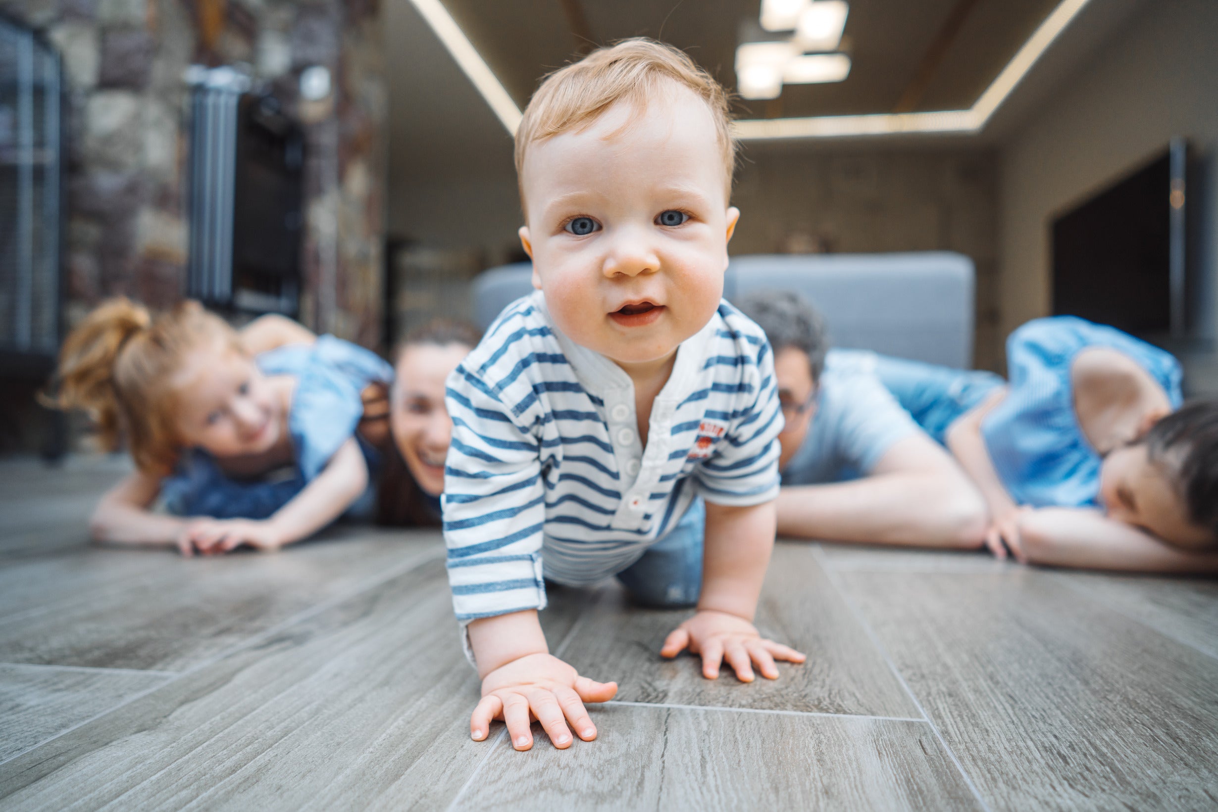 how to encourage baby to crawl